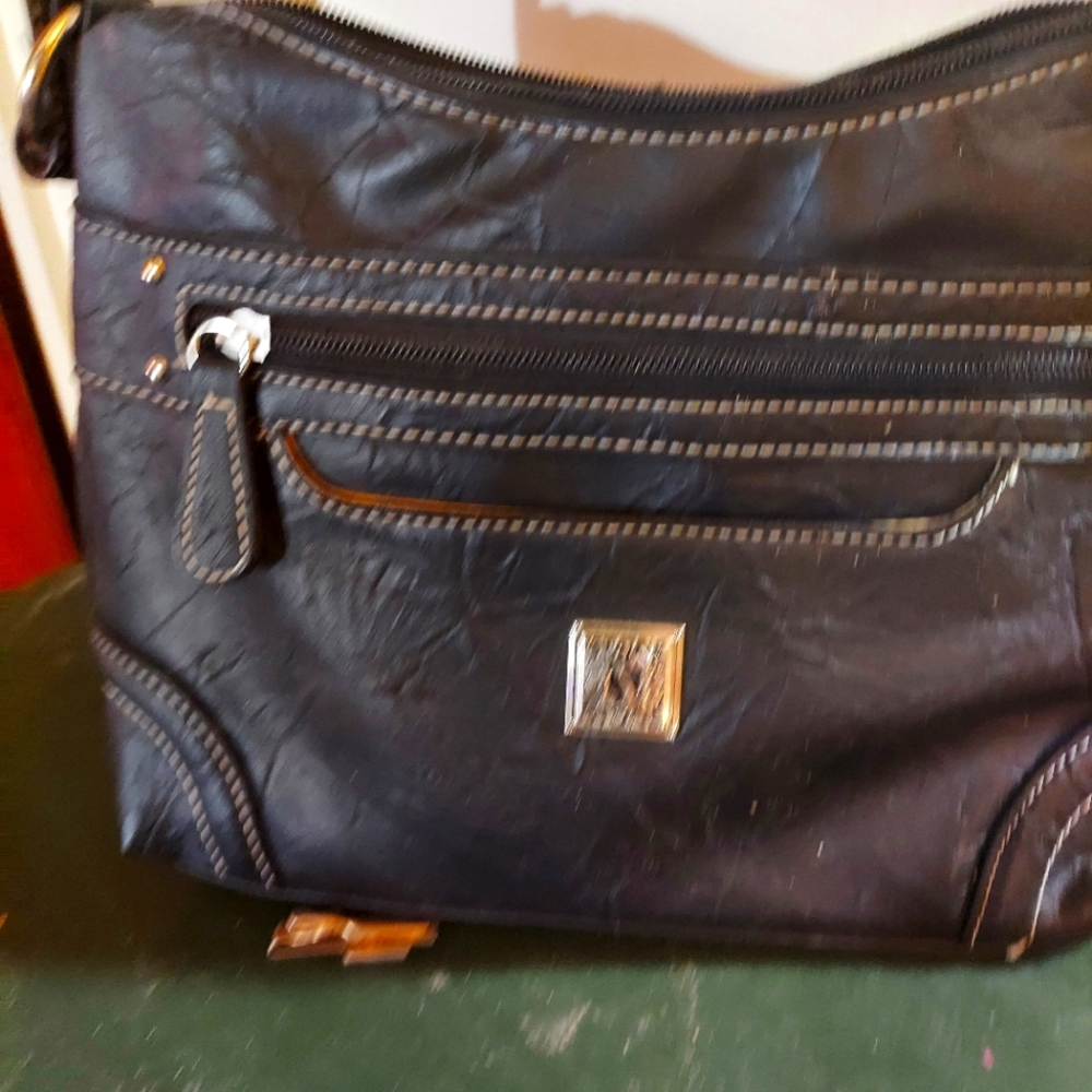 Stone co black leather shoulder pocketbook